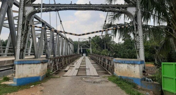 Legenda Jembatan Tua Berhantu: Mitos atau Fakta?