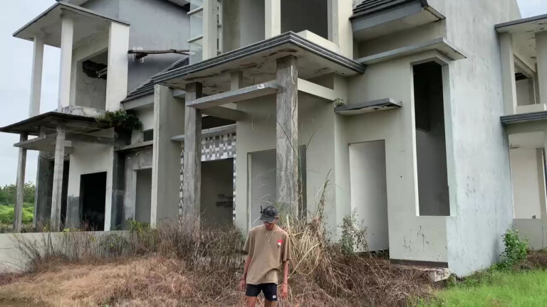 Cerita Mistis Rumah Mewah di Tengah Danau Jombang yang Viral di Media Sosial