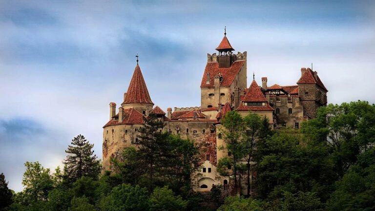 Mengungkap Misteri Dracula Castle: Antara Legenda Vampir, Sejarah, dan Pesona Rumania