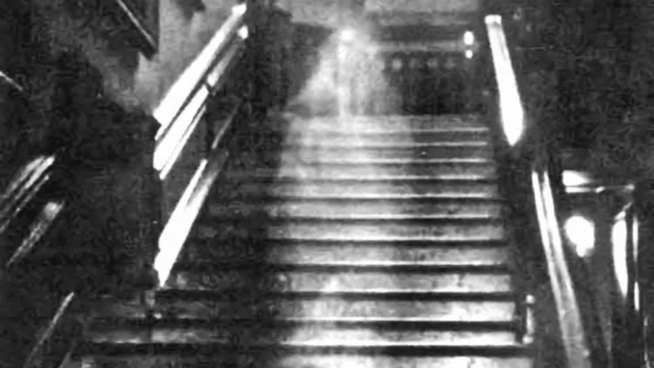 Hantu Brown Lady of Raynham Hall - Misteri Sang Wanita Bergaun Cokelat