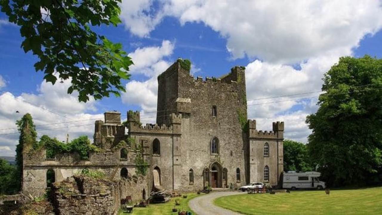 Leap Castle, Benteng Paling Angker di Irlandia yang Menyimpan Seribu Kisah Kelam